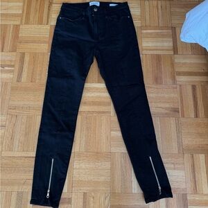 Frame Denim Black Le High Skinny Jeans with Zipper Accents
